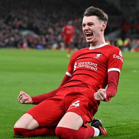 Liverpool derrota o Chelsea (4-1) e amplia a liderança da Premier League