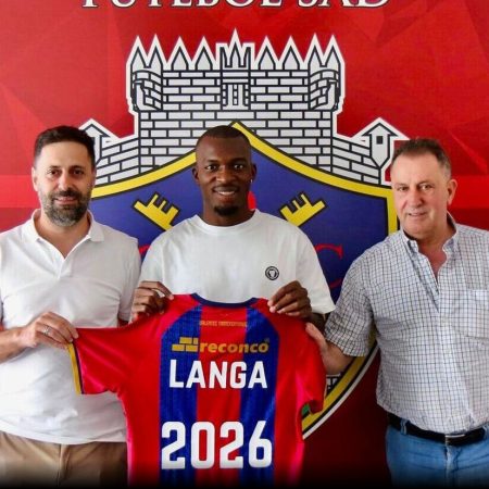 Oficial: O jogador Moçambicano Bruno Langa reforça Almería
