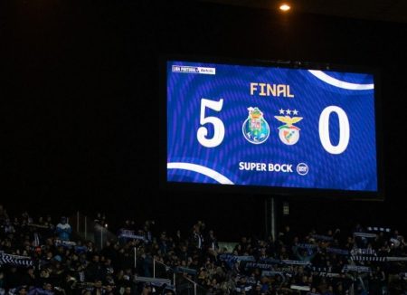 Porto goleia Benfica por 5-0 em noite especial no Dragão com super atuação!