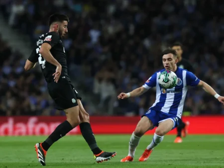 FC Porto desperdiça dois golos de vantagem no fim e empata com o Sporting