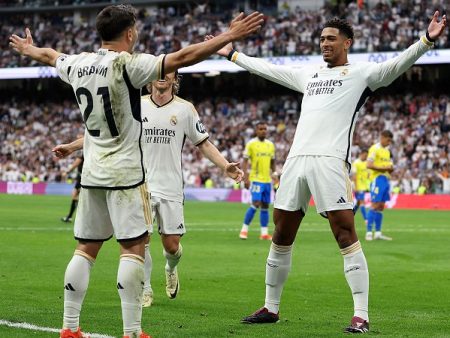 Real Madrid é campeão na La Liga após derrota do Barcelona