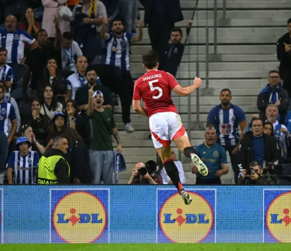 Maguire salva o Manchester United de mais dor no Porto (3-3)