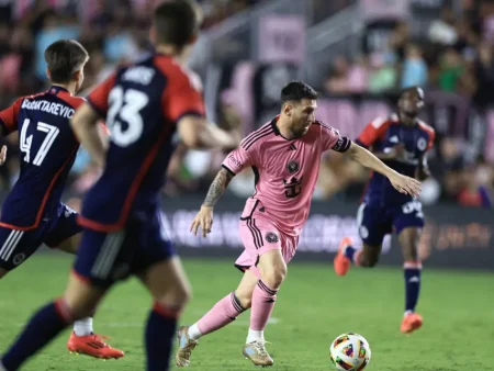 Messi faz outro hat-trick enquanto Miami quebra recorde de pontos da MLS